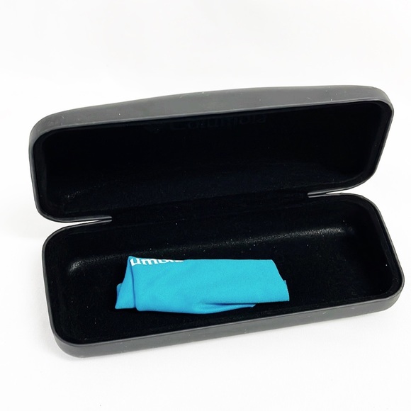 COLUMBIA Black Sunglasses Hard Case With Cleaning Wipe - Picture 2 of 3